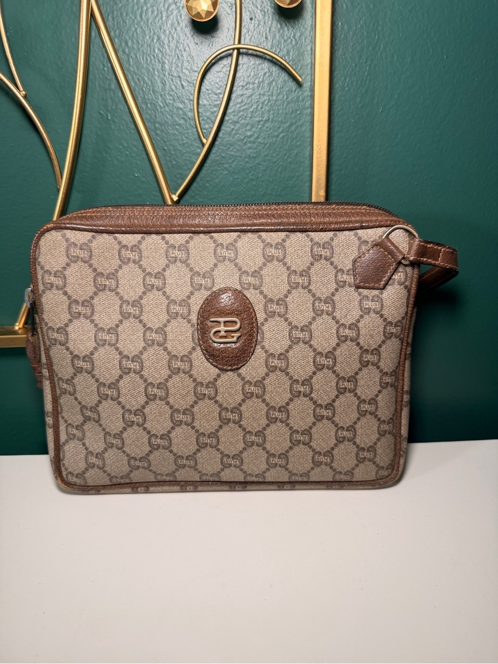 Vintage Gucci plus supreme clutch